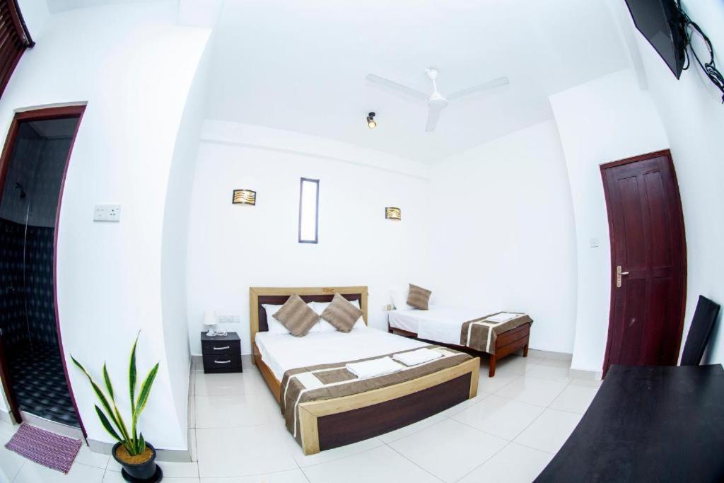 Hotel Blue Bird Negombo Exterior foto