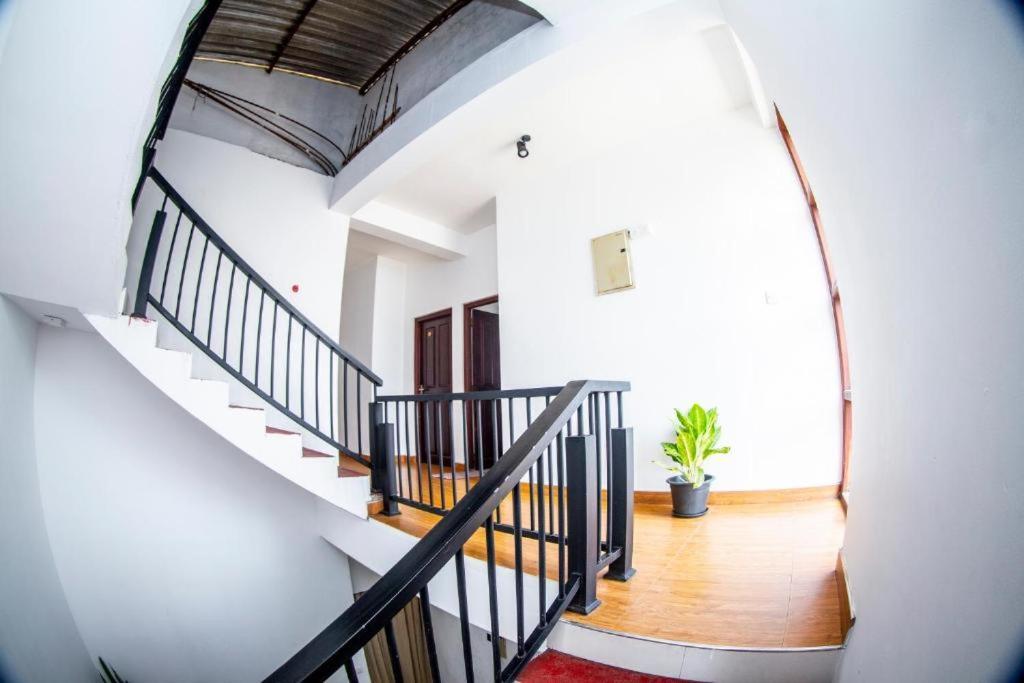 Hotel Blue Bird Negombo Exterior foto